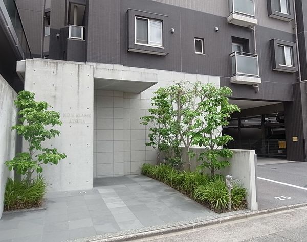 【ノイエクラッセ熱田】エントランス