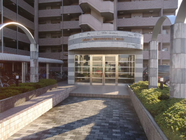 【宝マンション新守山スクエア】エントランス 【宝マンション新守山スクエア】エントランス