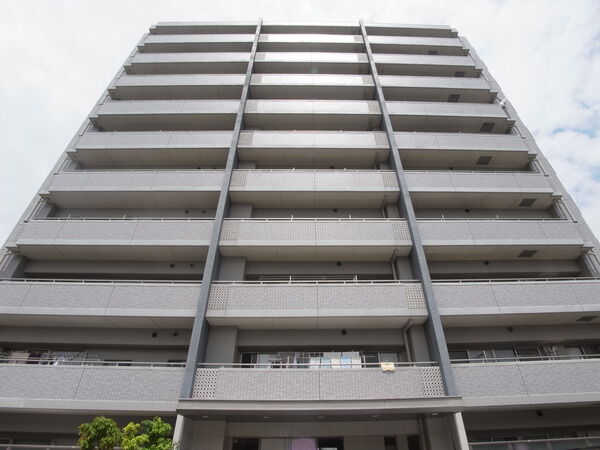 ファミリアーレ小坂