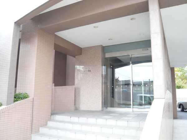 【ヴィアレ一社】エントランス