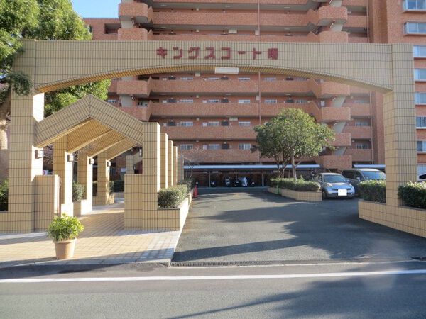 【キングスコート曙】エントランス