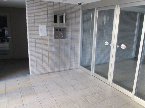 【フレスト岡崎大樹寺】オートロック付エントランス