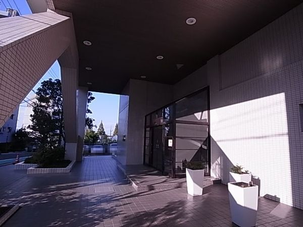 【日進パークマンション】エントランス前