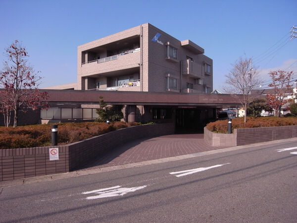 【ユニーブル長久手ヒルズ】エントランス