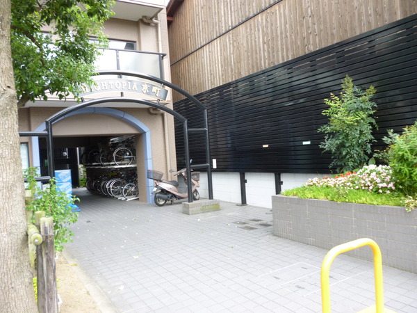 【ハイトピア京町】エントランス前