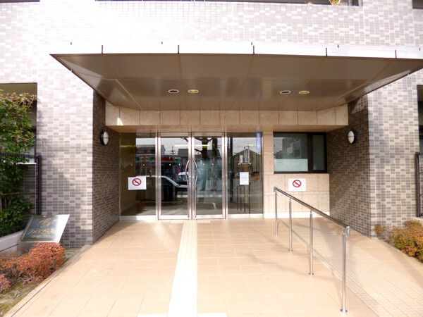 【ジオ四条桂川ブライトコア】エントランス