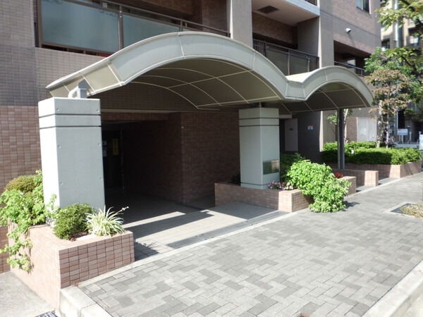 【ファミール北堀江】エントランスアプローチ