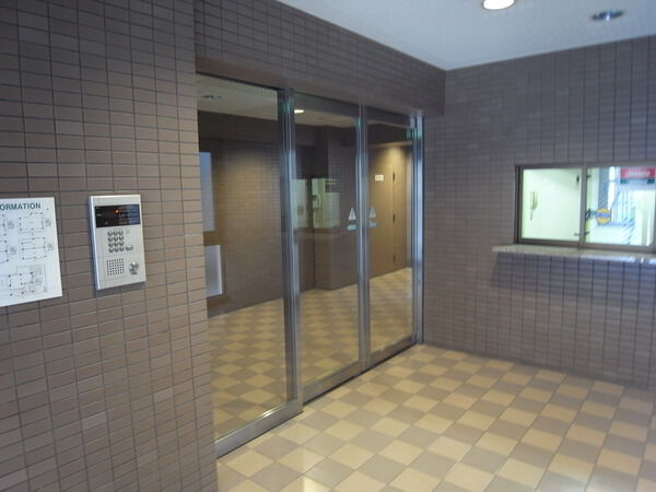 【藤和シティホームズ夕陽ヶ丘四天王寺】風除室 【藤和シティホームズ夕陽ヶ丘四天王寺】風除室