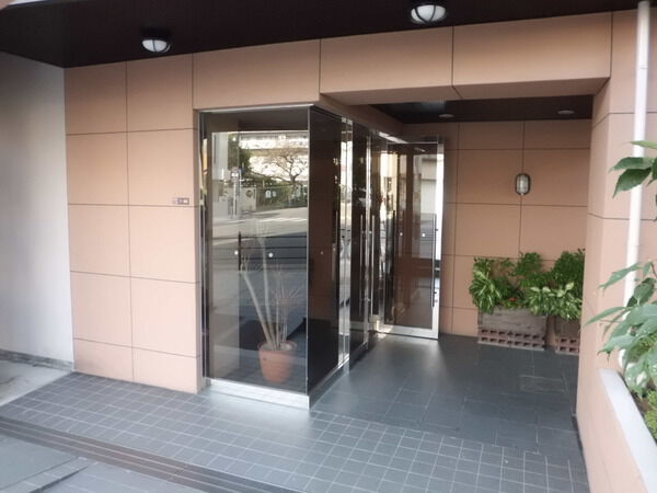 【シャルマンフジ四天王寺夕陽丘】エントランスアプローチ