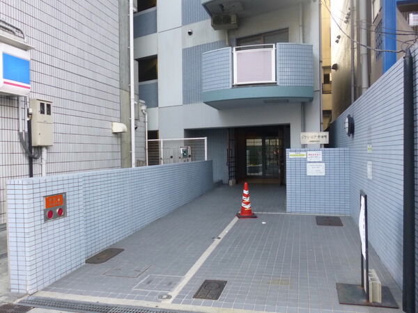 【グランピア寺田町】エントランスアプローチ