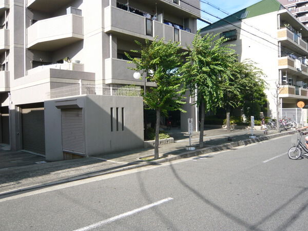 【ハイネス今福東公園弐番館】エントランス