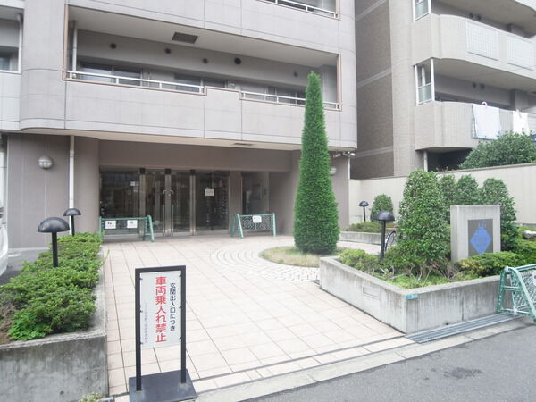【リエラ阿倍野三明町】エントランス前