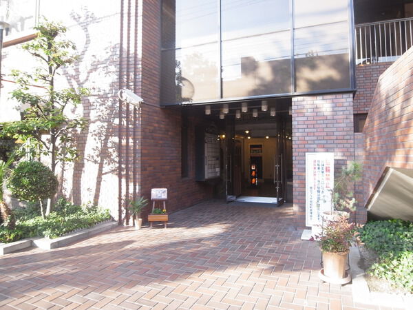 【朝日プラザ昭和町】エントランス前 【朝日プラザ昭和町】エントランス前