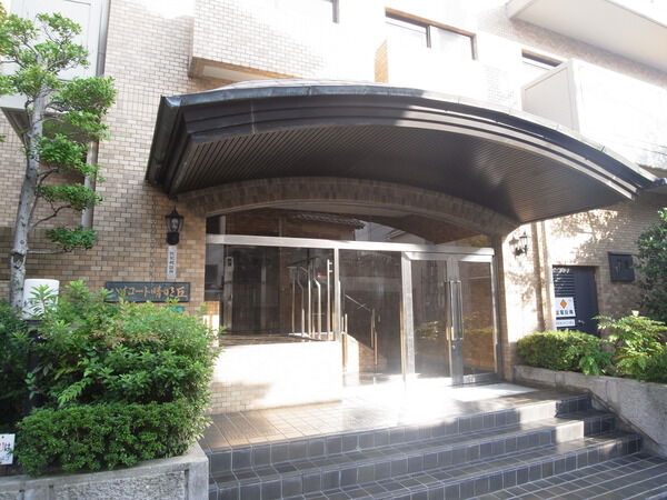 【ハイコート晴明丘】エントランス前