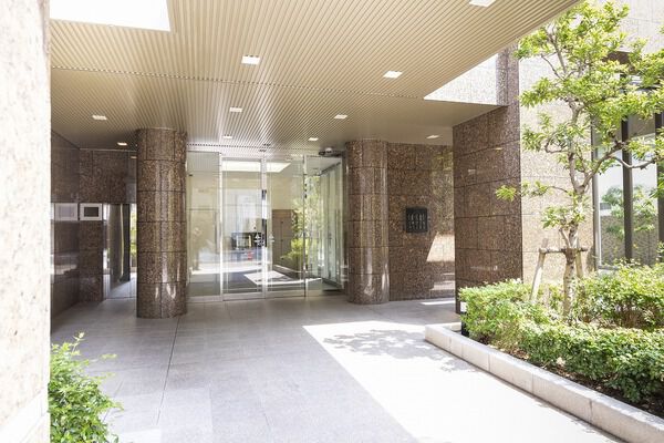 【リーガルタワー大阪淡路町】マンション入口1