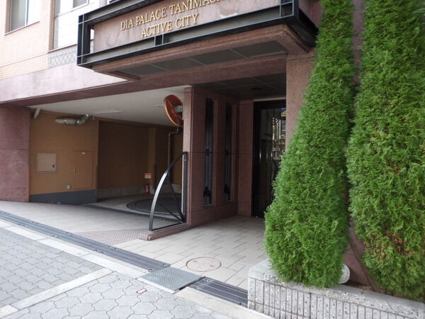 【藤和谷町六丁目ホームズ】エントランスアプローチ