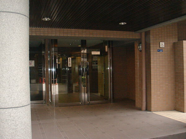 【メロディーハイム高麗橋】エントランス