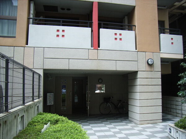 【レックスヒルズ大手前】エントランス