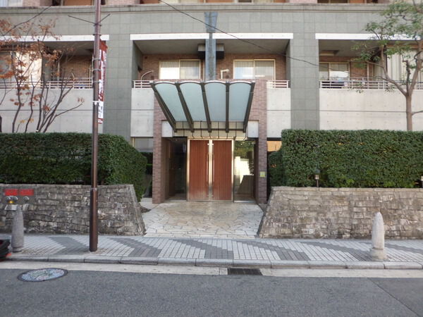 【アルス心斎橋】エントランスアプローチ