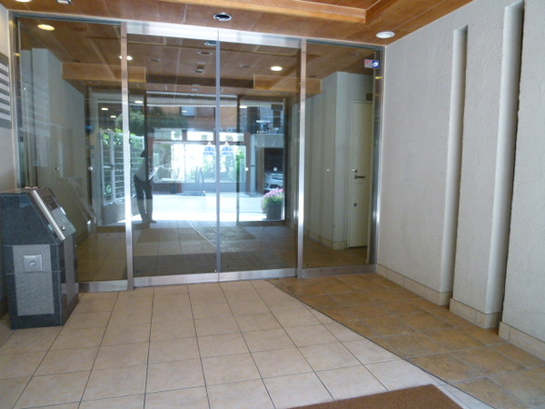 【ネバーランド豊中ロマンテ】エントランス