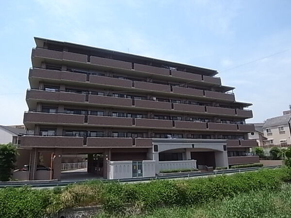 【ライオンズマンション豊中春日町】外観
