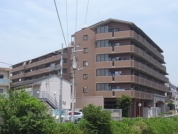 【ライオンズマンション豊中春日町】外観