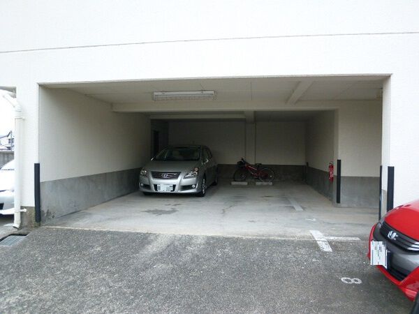 【豊中桜の町ビューハイツ】駐車場