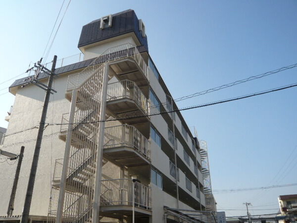 【メゾンドール千里泉ヶ丘】1号館外観 【メゾンドール千里泉ヶ丘】1号館外観