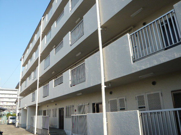 【メゾンドール千里泉ヶ丘】3号館外観 【メゾンドール千里泉ヶ丘】3号館外観