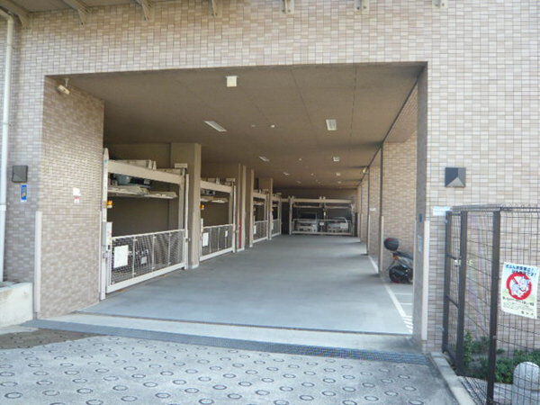 【ジオ緑地公園ビューテラス】敷地内駐車場