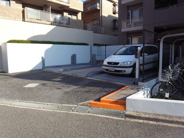 【パークハイム豊中本町】敷地内駐車場