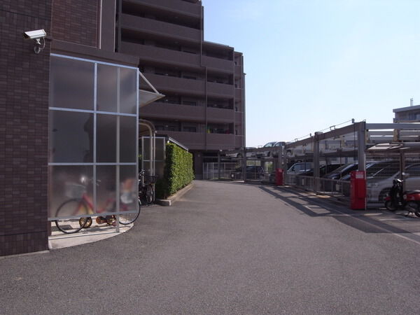 【ヴィルヌーブ緑地公園ノースヒル】駐車場 【ヴィルヌーブ緑地公園ノースヒル】駐車場