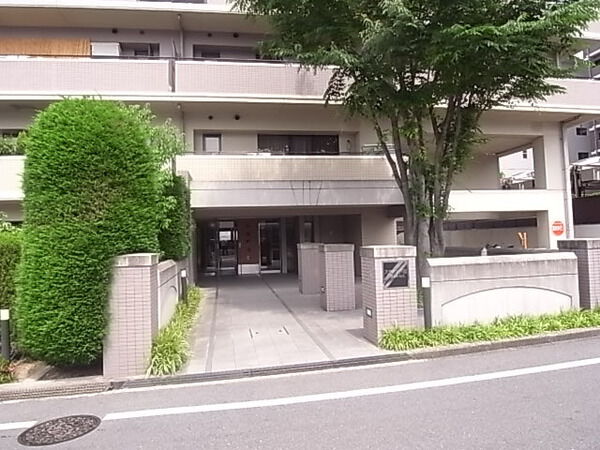 【ステイツ千里津雲台】アプローチ