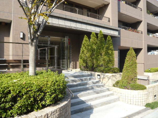 【ステイツ桃山台レジデンス】エントランス