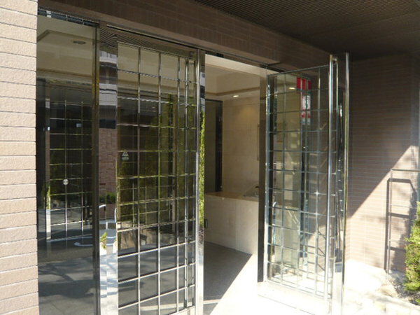 【ステイツ桃山台レジデンス】エントランス