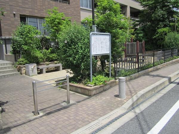 【グランドメゾン茨木北春日丘】南側隣接の公園