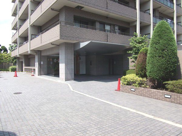 【ステイツ茨木フロントステージ】エントランス