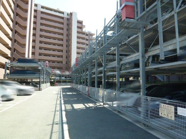 【ランフォルセ茨木】敷地内駐車場