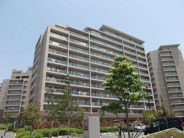【ジオ彩都みなみ坂】建物外観