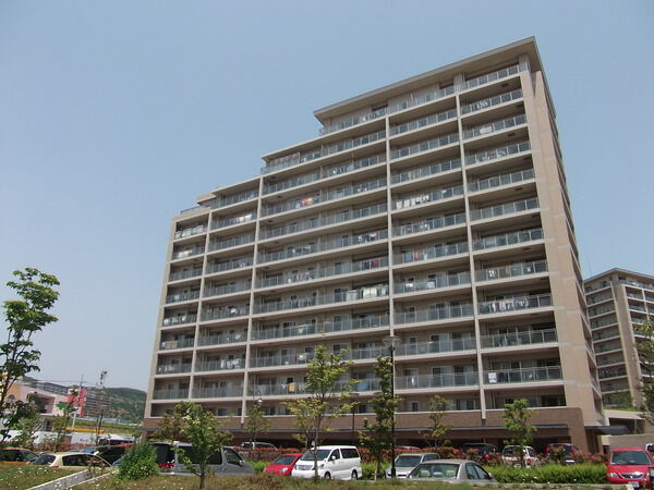 【ジオ彩都みなみ坂】建物外観