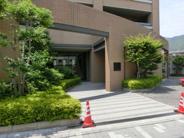 【箕面本通りアーバンライフ】アプローチ