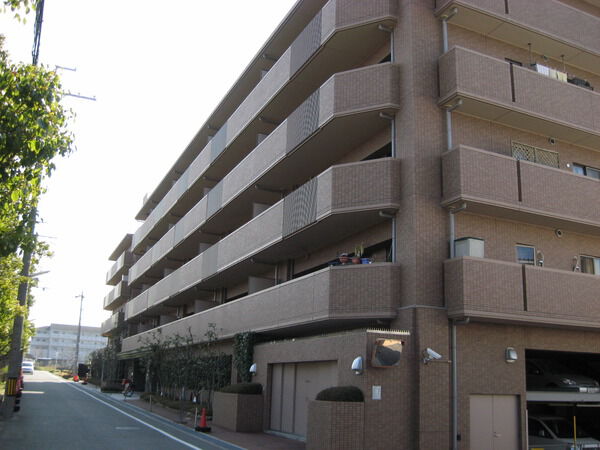 【コスモ箕面小野原メイプルコート】外観