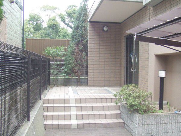 【エスト武庫之荘東】エントランス