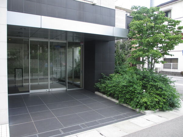 【ロジュマン上甲子園】エントランス前