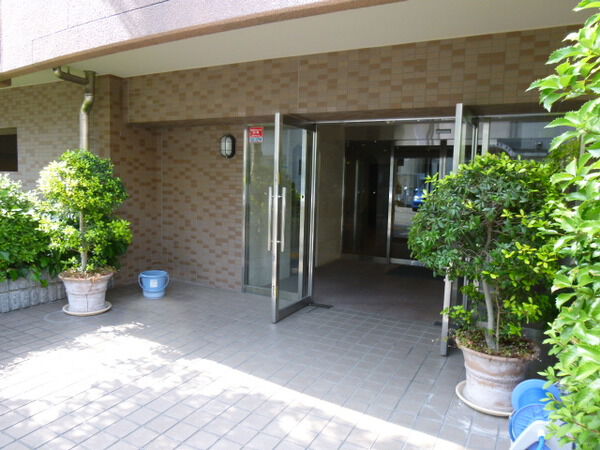【イトーピア夙川結善町】エントランス部分