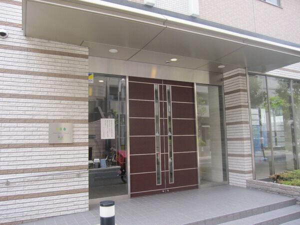 【ディーグランセ甲子園口】エントランス前