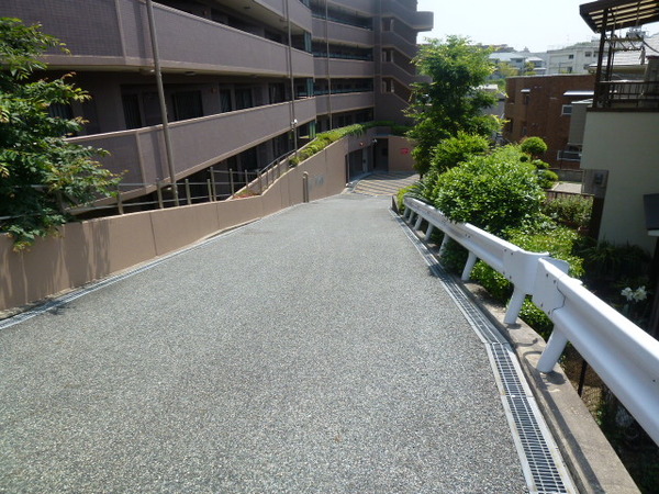 【ファミール甲陽園】敷地内通路