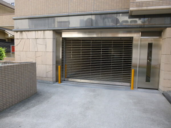【ジークレフ夙川寿町】駐車場入口