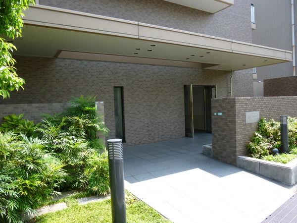 【ステイツ苦楽園ガーデンヒルズ】エントランス部分