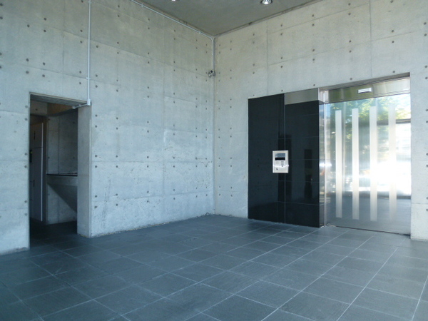 【ファミールグラン苦楽園】エントランス 【ファミールグラン苦楽園】エントランス